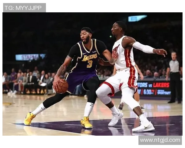 热火逆转小牛第三场总决赛精彩回顾与关键时刻分析