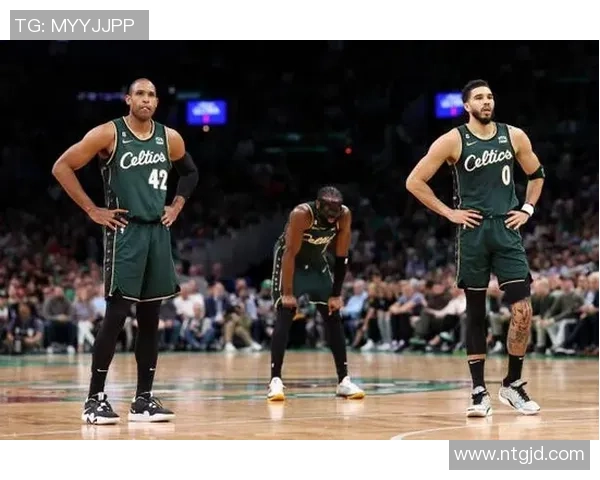波士顿凯尔特人与费城76人队的激烈对决展现篮球魅力与团队精神